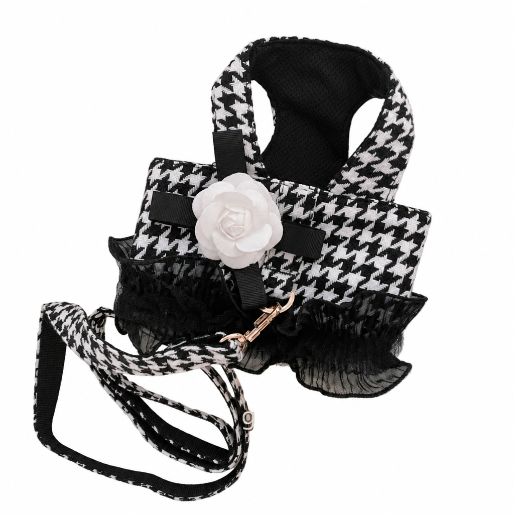 Black-and-white harness with corrected black fabric
