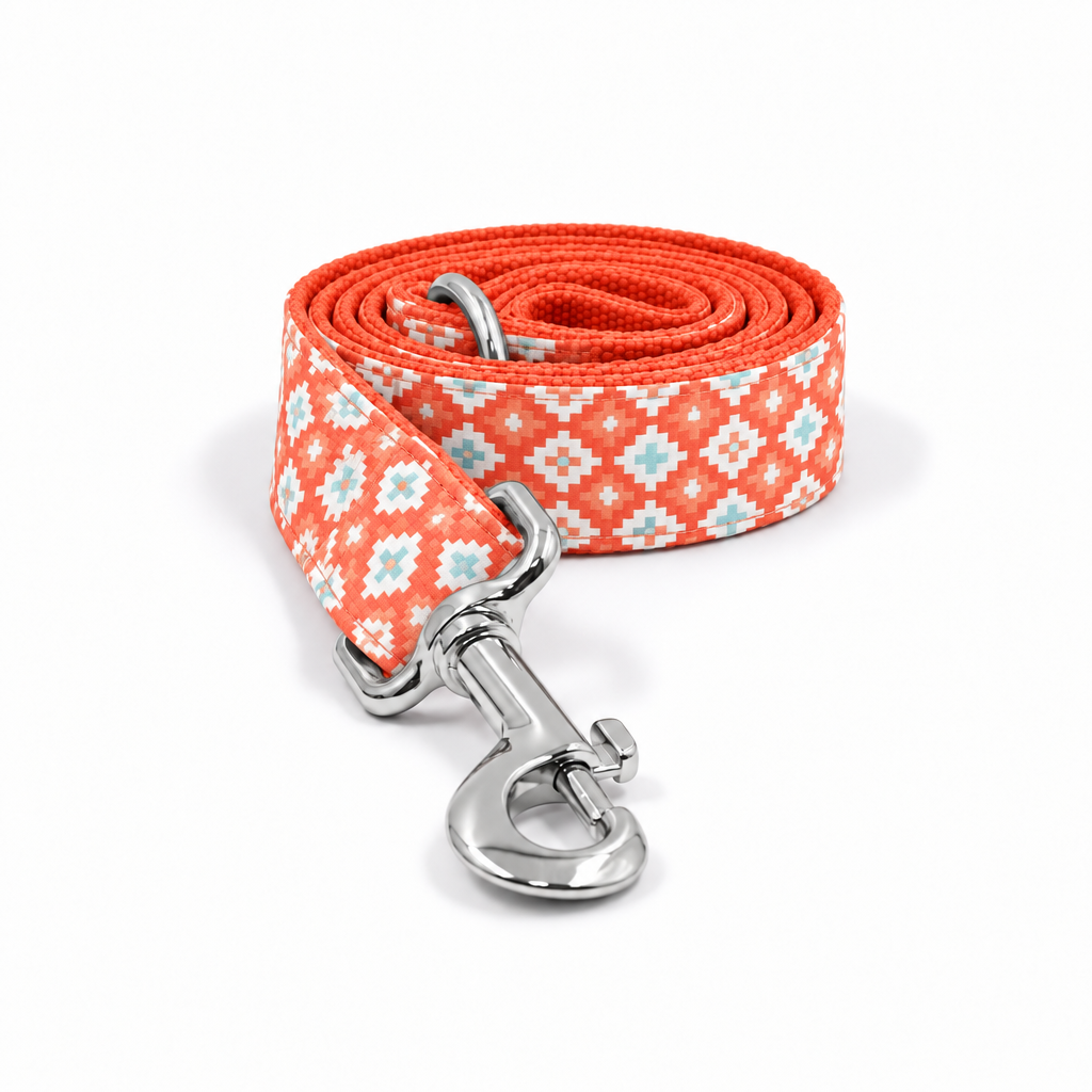 Coiled leash with corrected pattern