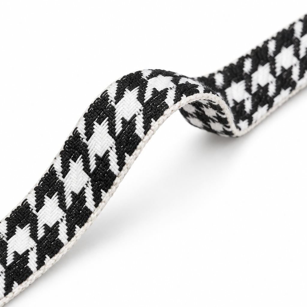 Houndstooth leash close-up