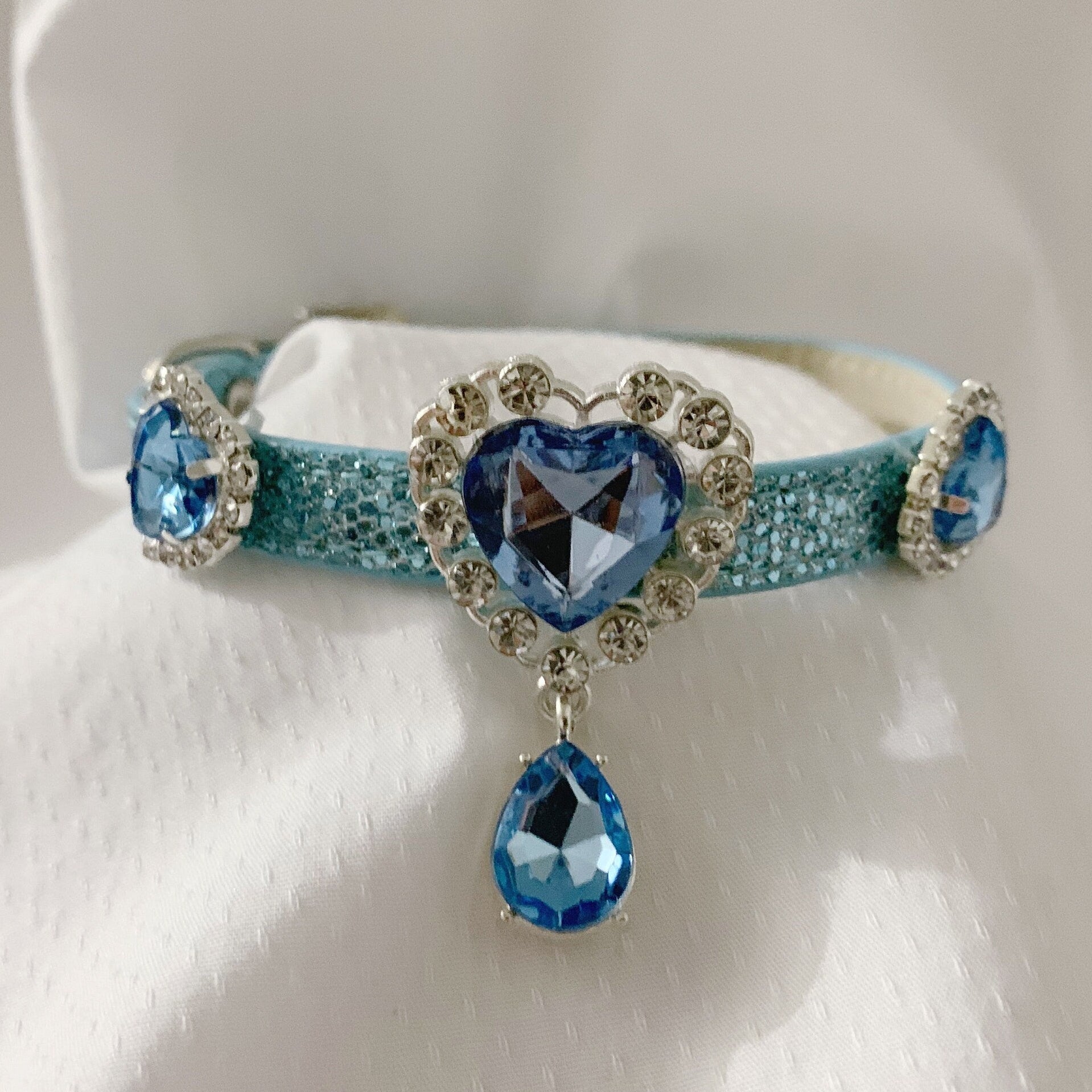 Blue glittery petcollar with heart-shaped gemstones and teardrop pendant charm,   for cats and dogs