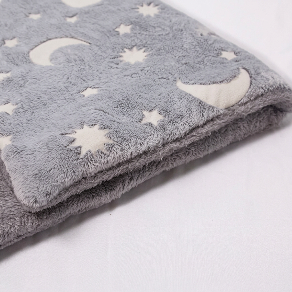 Square image of the folded pet mat edge