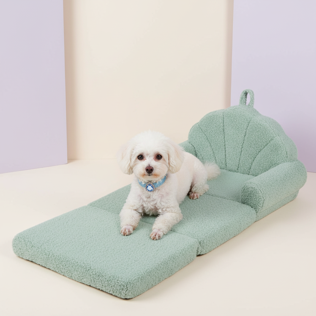 Toy poodle lounging on the larger 60 cm pet chaise